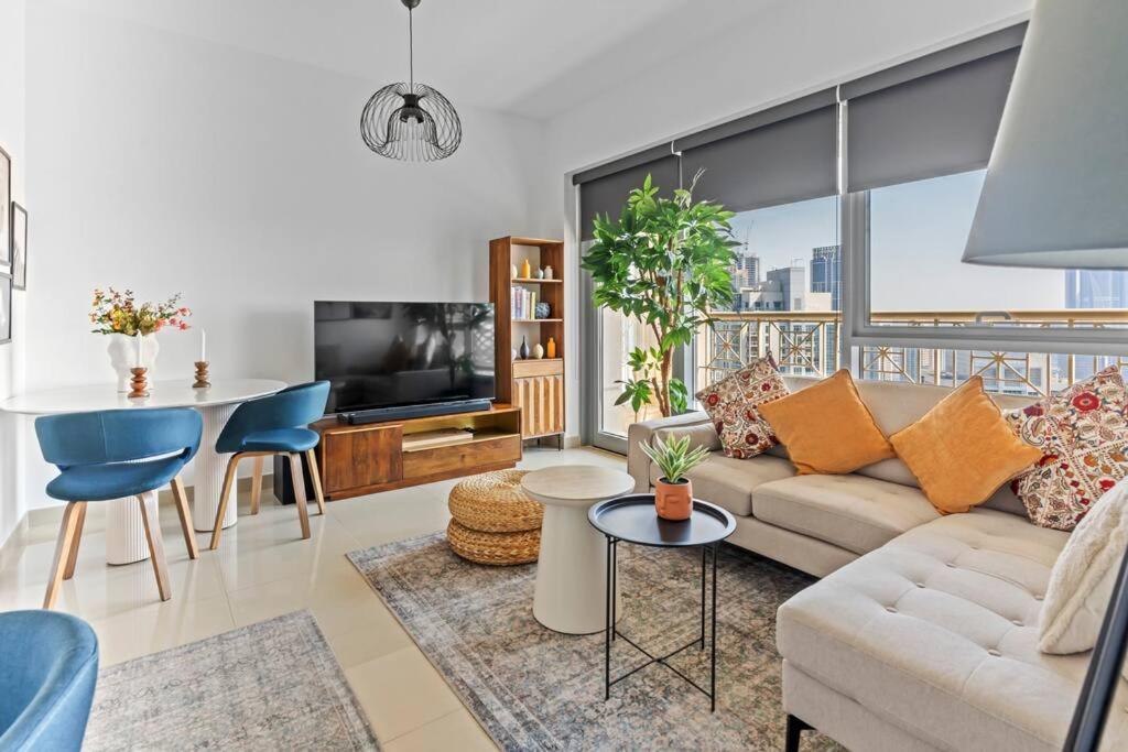 Stylish 1br With Iconic Burj And Fountain Views Dubaï